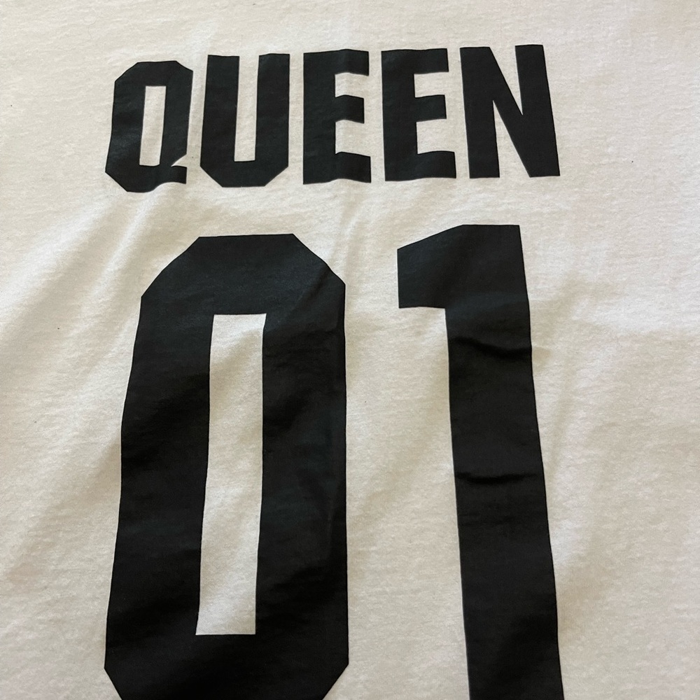 ❌Firm Price ❌ Woman’s NWOT #01 Queen 👸 T-shirt size large. Runs small 🌹 - Picture 2 of 6